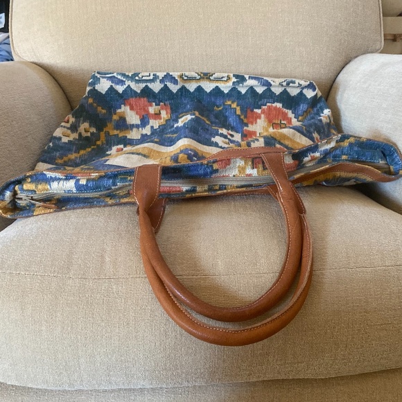 Unisa Zippered Canvas Tote - Picture 3 of 16